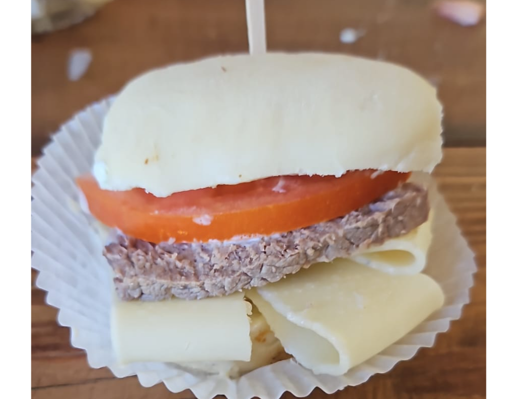 Figazzitas queso tomate y peceto