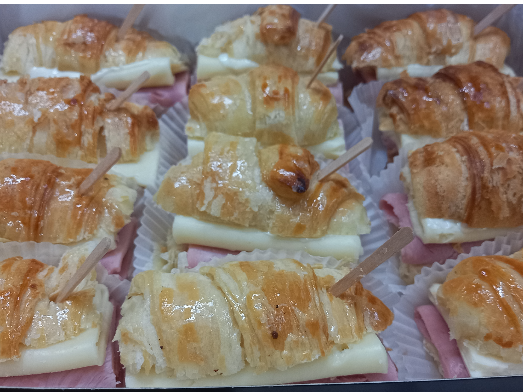 Sacramentos de manteca jamón y queso