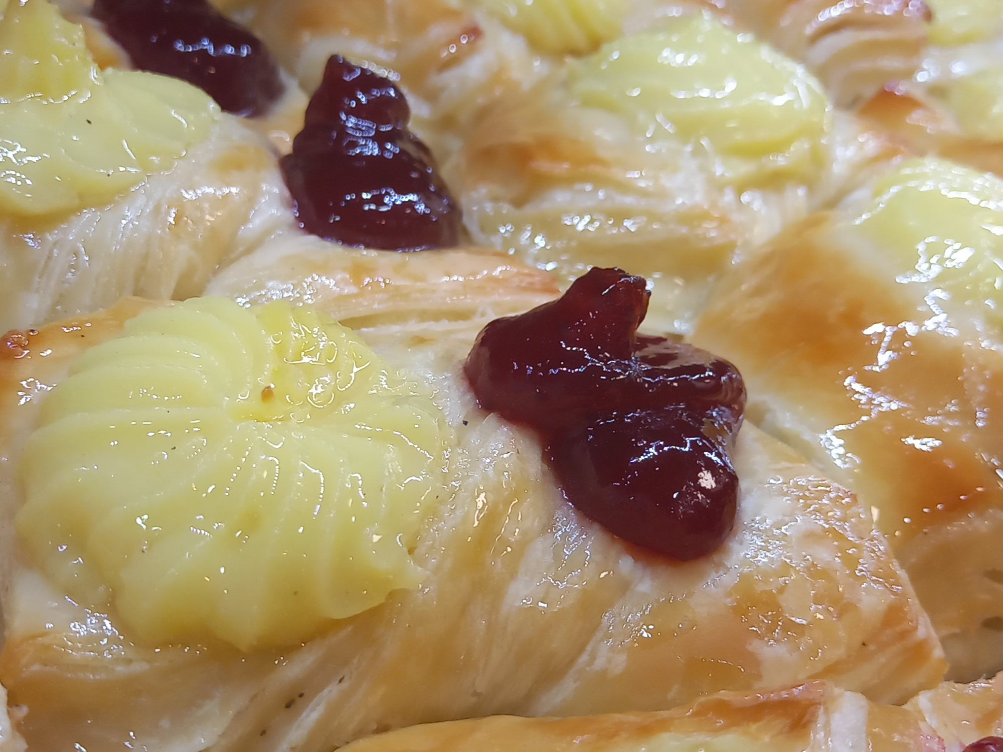 Surtidas manteca con pastelera y membrillo