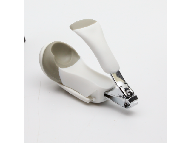 BABY INNOVATION ALICATE CON LUPA ACC