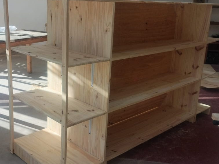 Mostrador de productos con doble lado + punteras