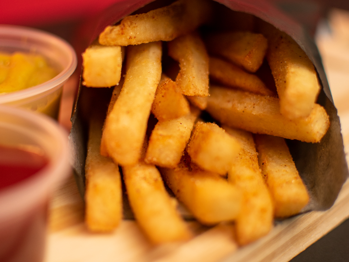 Papas Fritas + Dips de FRAGUAS BURGER