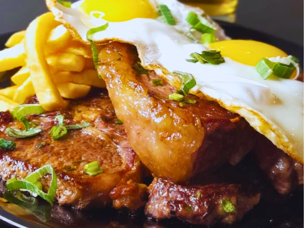 BIFE DE CHORIZO A CABALLO