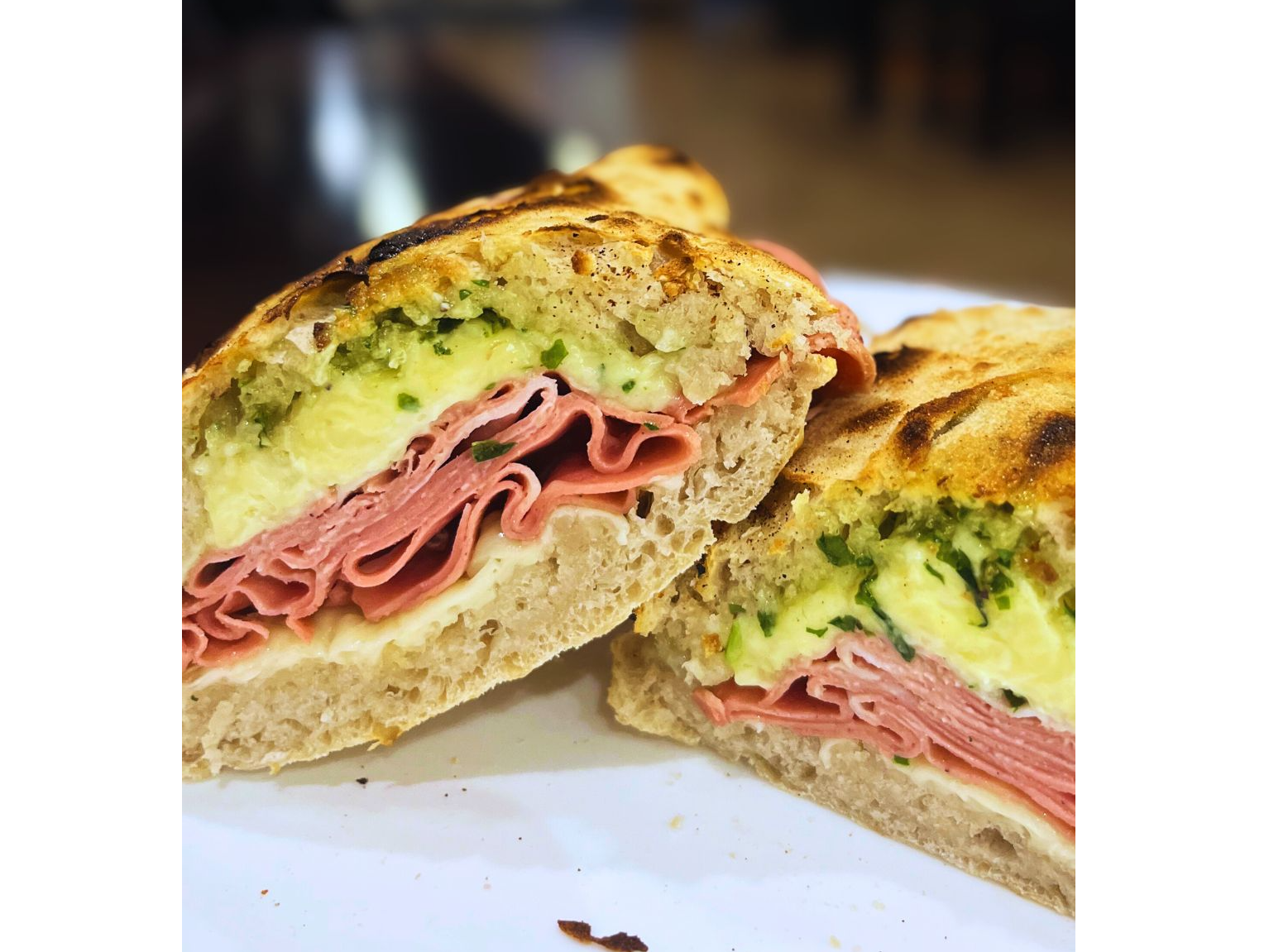 Ciabatta mortadella y stracciatella