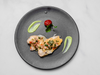 Pechuga de pollo con crema de verdeo y jamón cocido