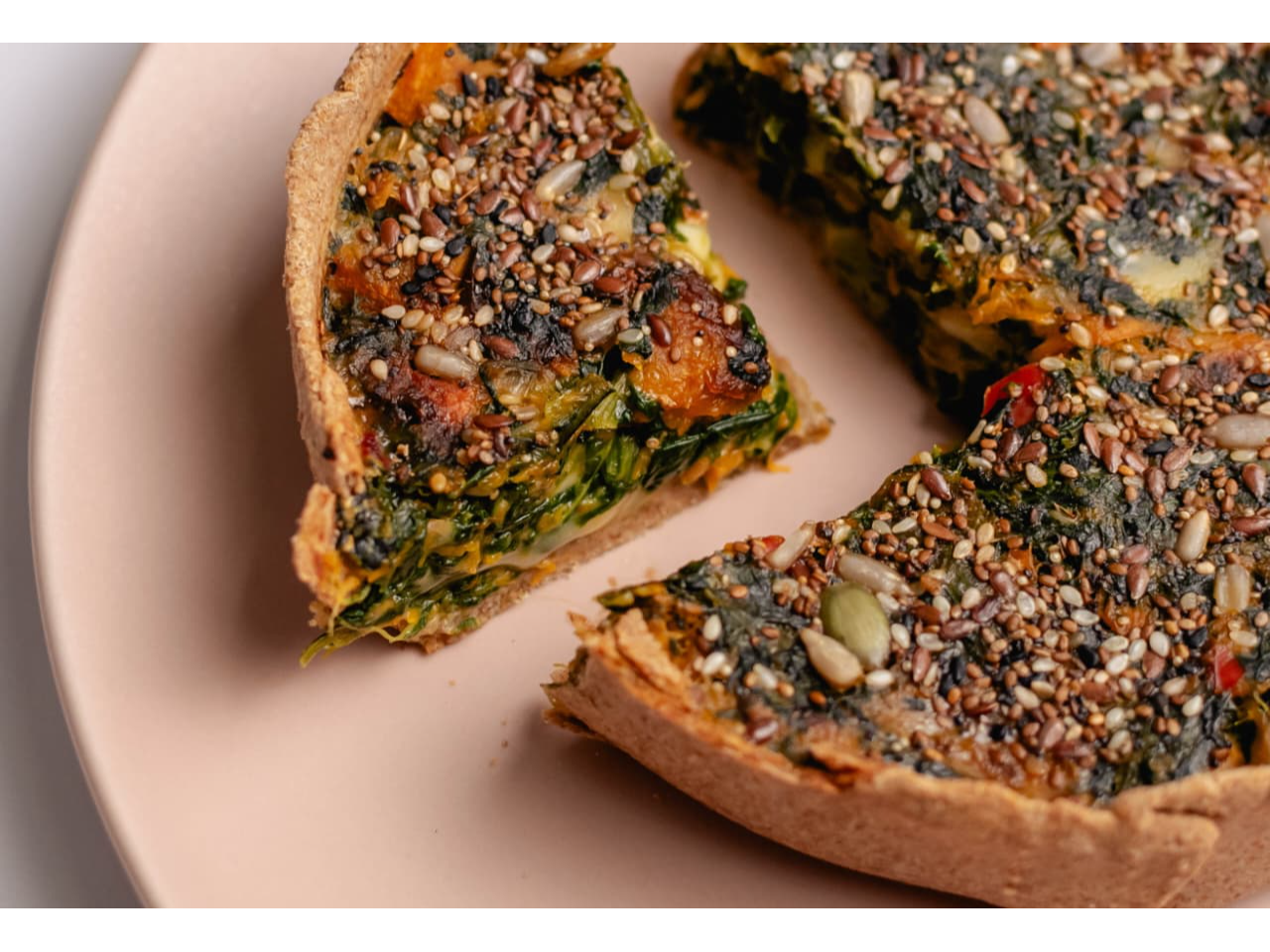 Tarta integral de vegetales, queso, huevo y mix de semillas