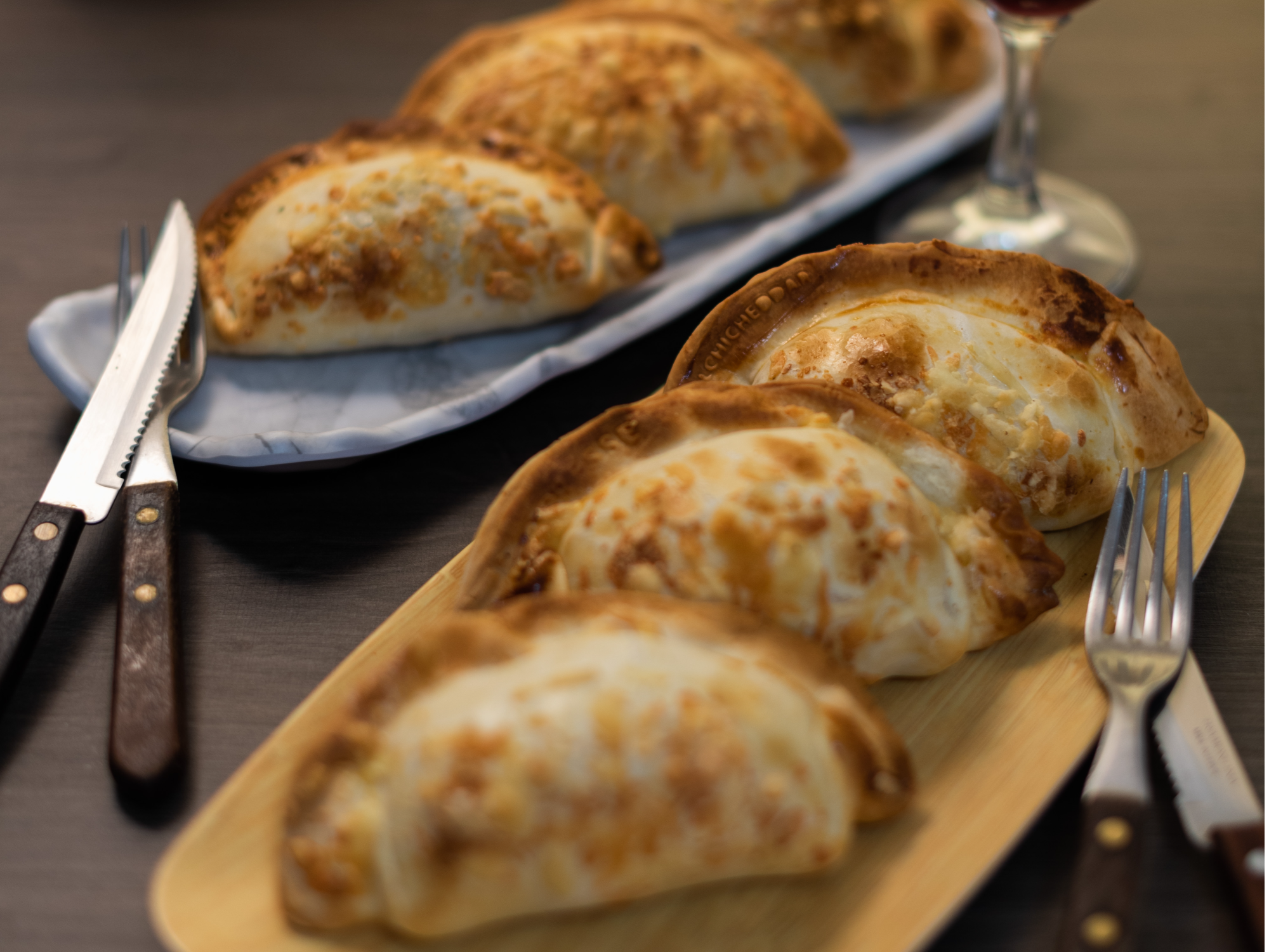 6 empanadas + 1 Lata cerveza Andes