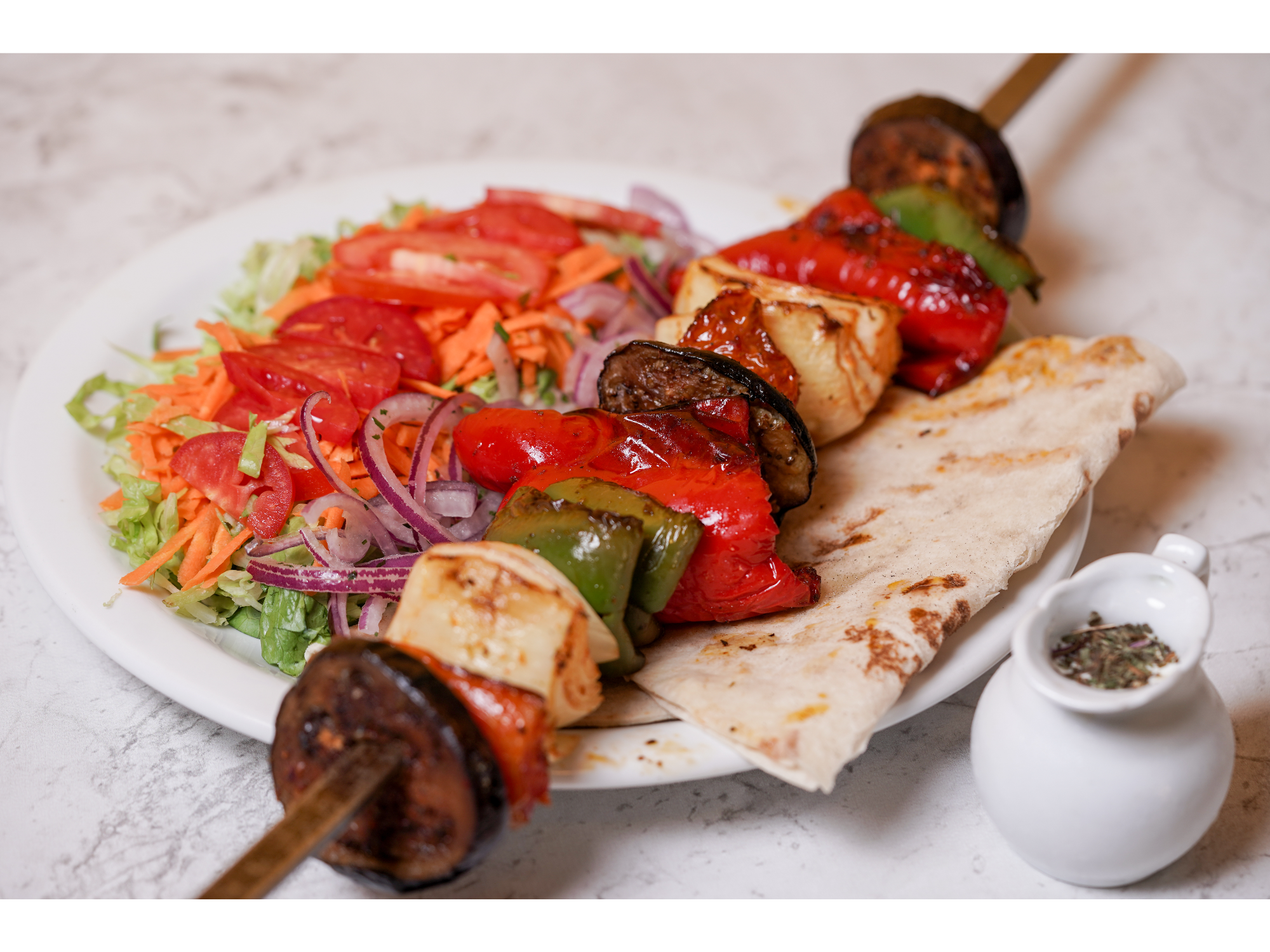 SHISH DE VERDURAS con guarnición