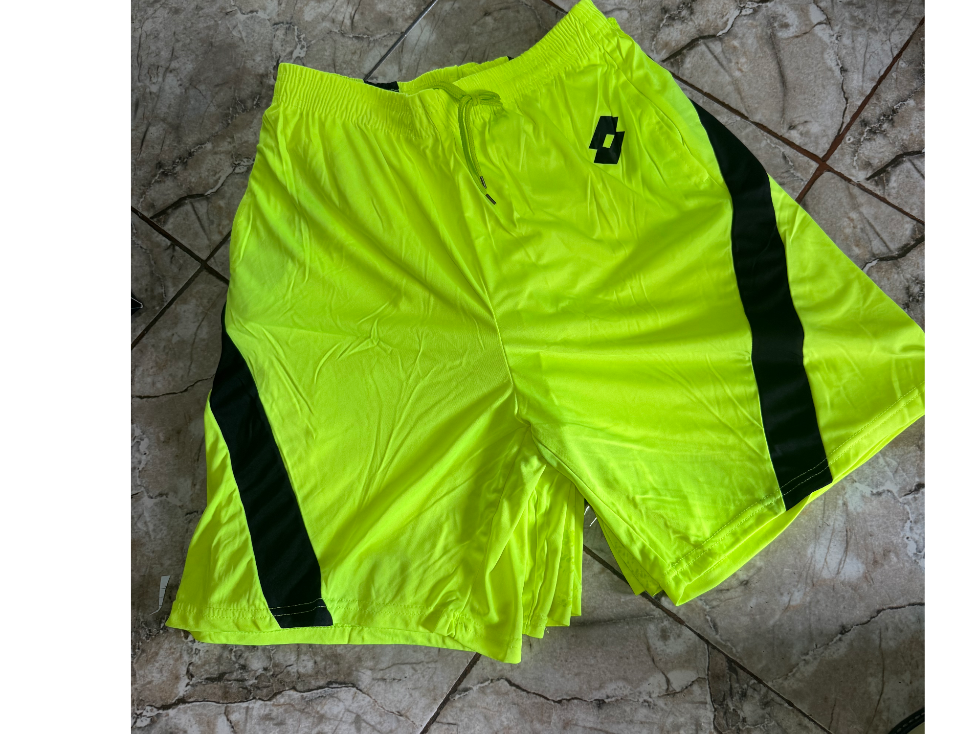 Short LOTTO Flúor tamaño M