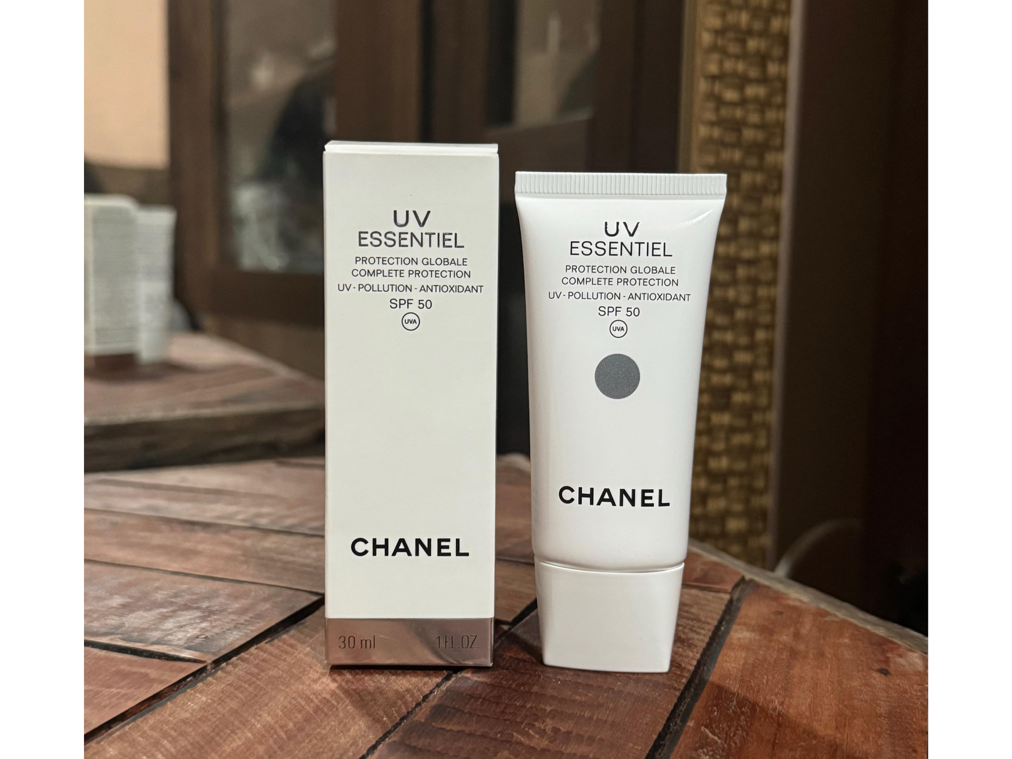 CHANEL –Peotector Solar UV Essentiel SPF 50