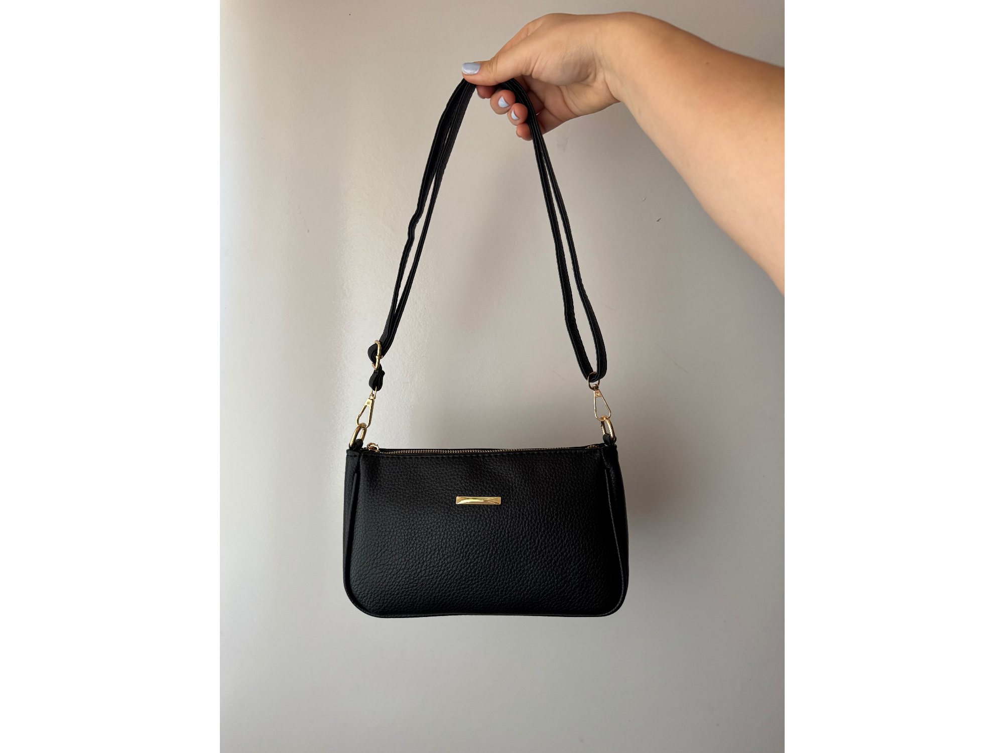 Cartera negra cuerina