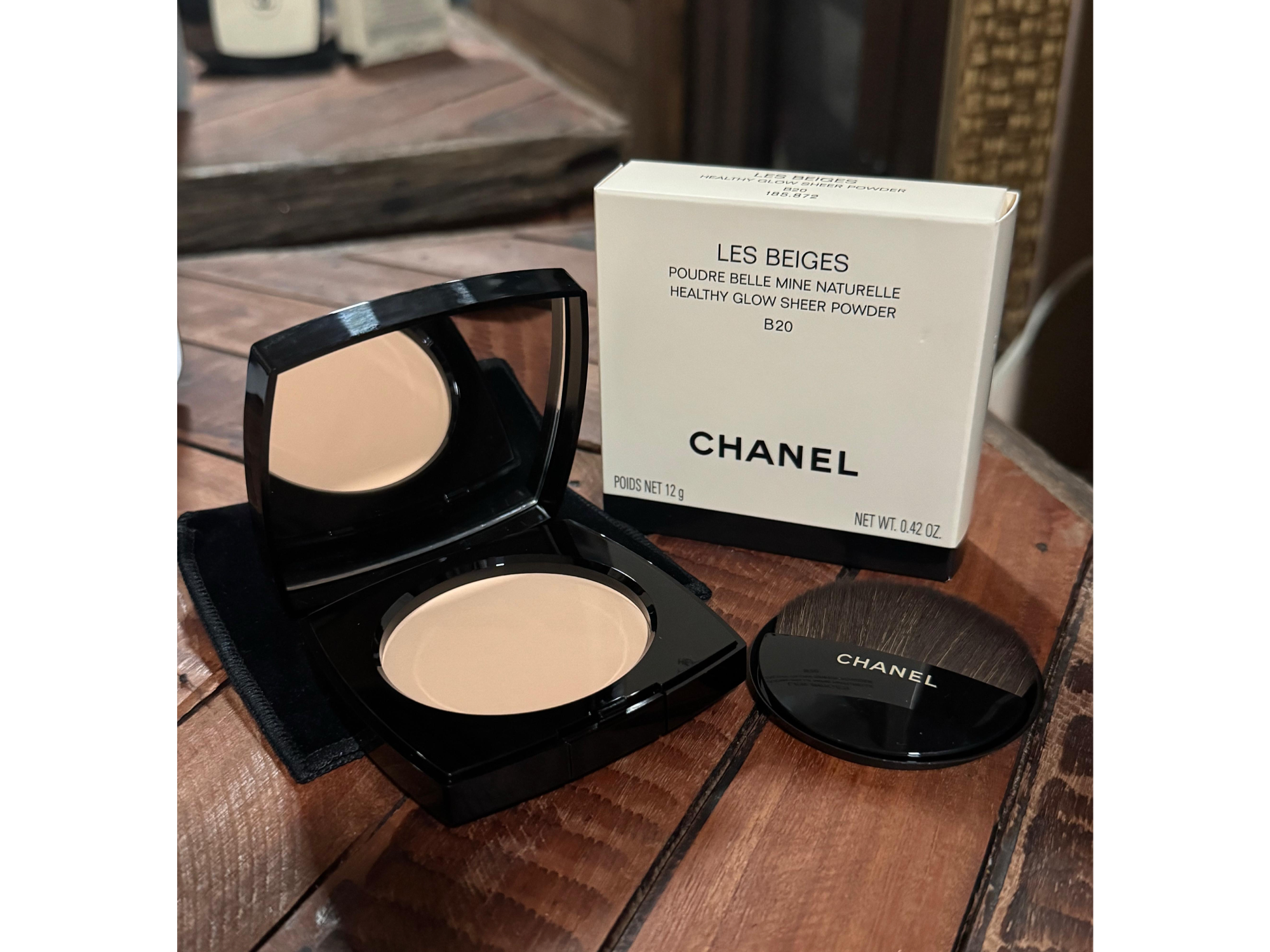 Les Beiges Healthy Glow Sheer Powder B20