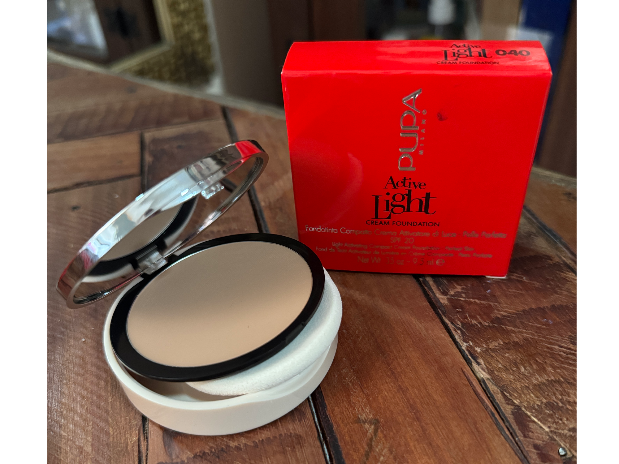 PUPA Active Light – Cream Foundation SPF 20 (formato compacto). Tono 040 claro / beige claro)