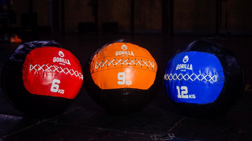 𝕄𝔼𝔻𝕀ℂ𝕀ℕ𝔼 𝔹𝔸𝕃𝕃𝕊