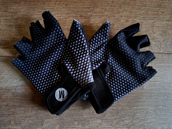 Puntos blancos, base negra (Talle S)