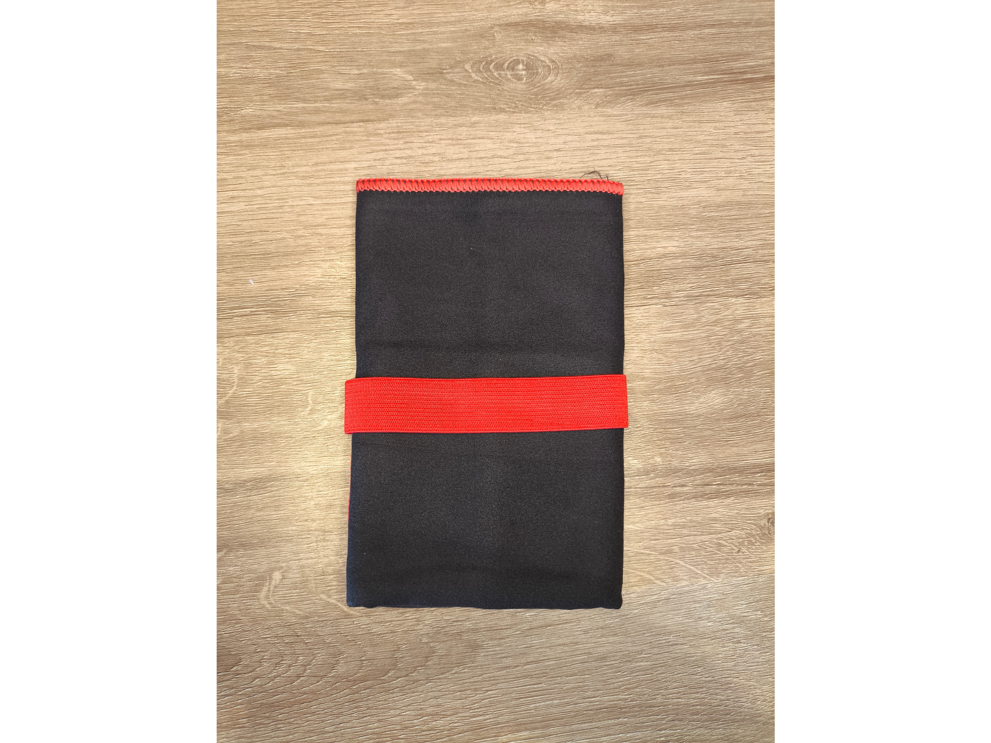 Microfibra negra con rojo