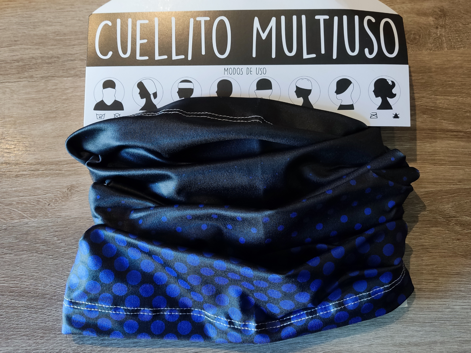 Negro con puntos azules Frizado