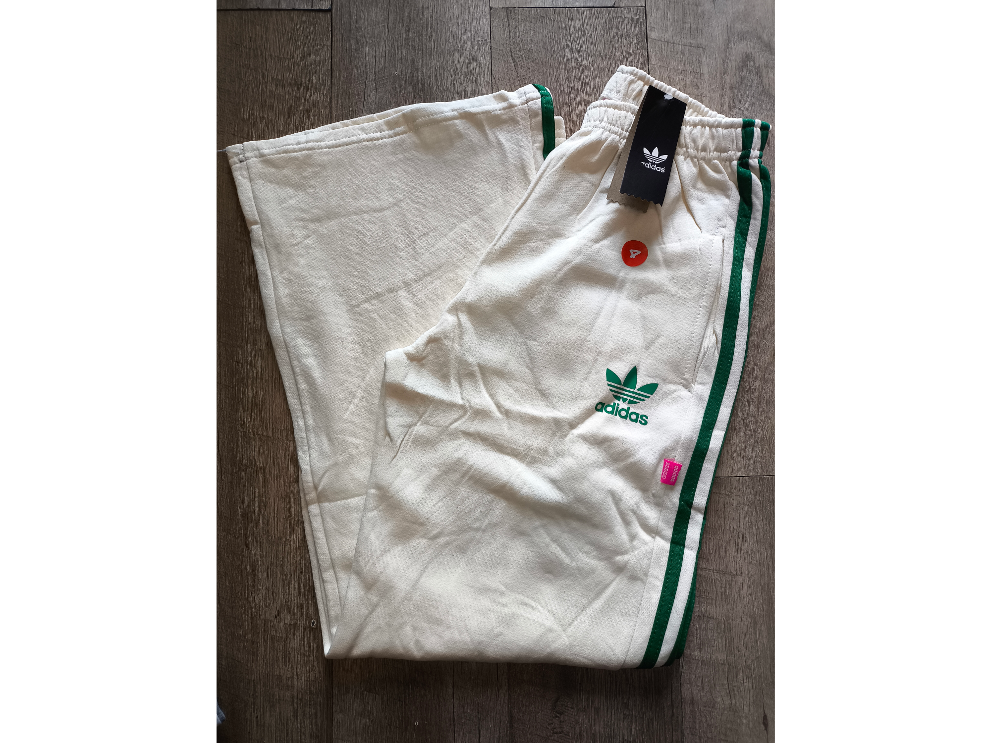 Adidas blanco con detalles en verde