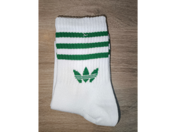 Adidas lineas tono verde