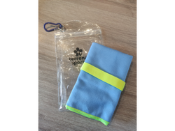 Microfibra celeste con amarillo flúor