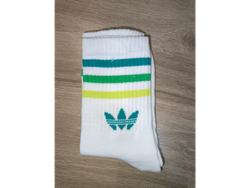 Adidas lineas tono verde