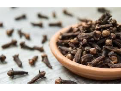 CLAVO DE OLOR EN GRANOS