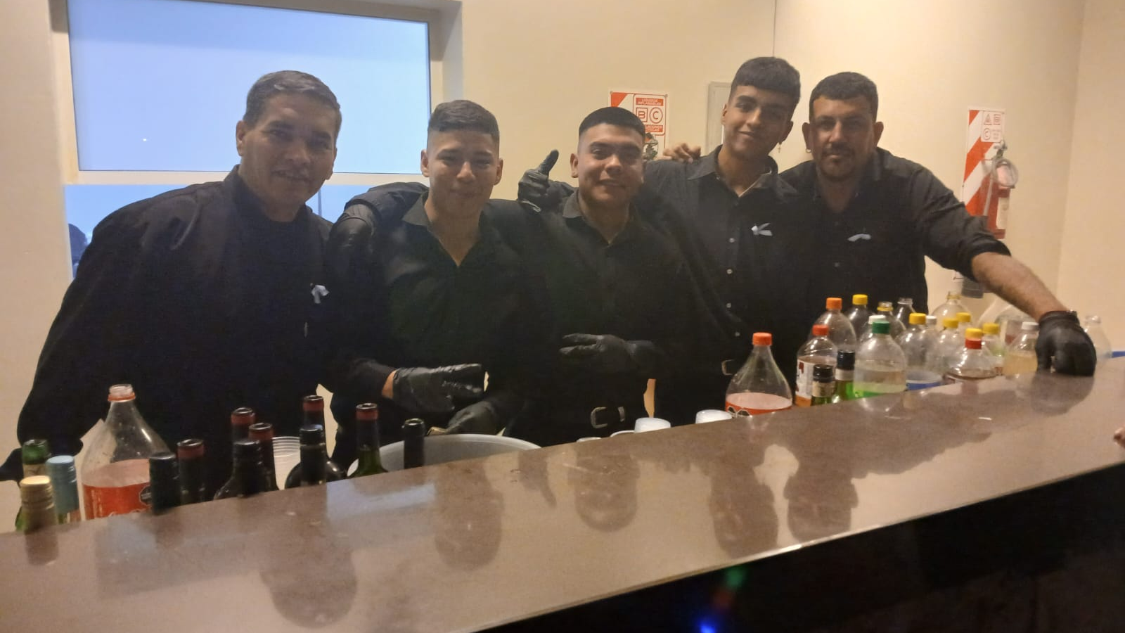 SERVICIO DE MOZOS PARA EVENTOS