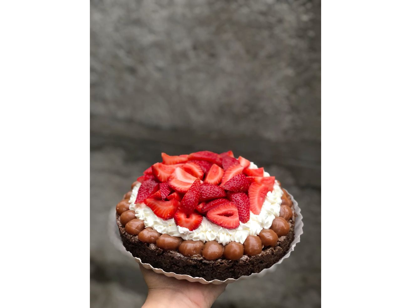 BROWNIE CON FRUTILLAS