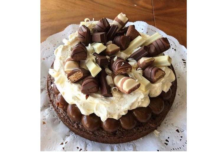 BROWNIE BOMBA CON KINDER Y KIT KAT