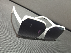 Lentes de Sol Blancos Cuadrados