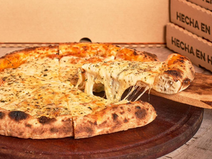 Pizza Muzzarella de La Comarca