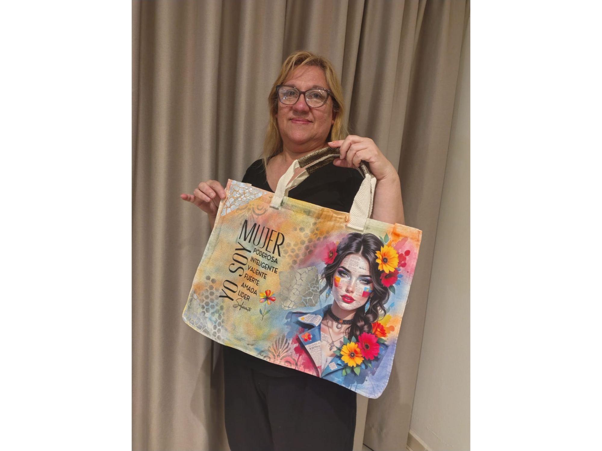 SEMINARIO TOTE BAG 18-04-2026 // ALEJANDRA // BOLSO 40 X 50 CON FUELLES LATERALES + MANIJAS CUERO.