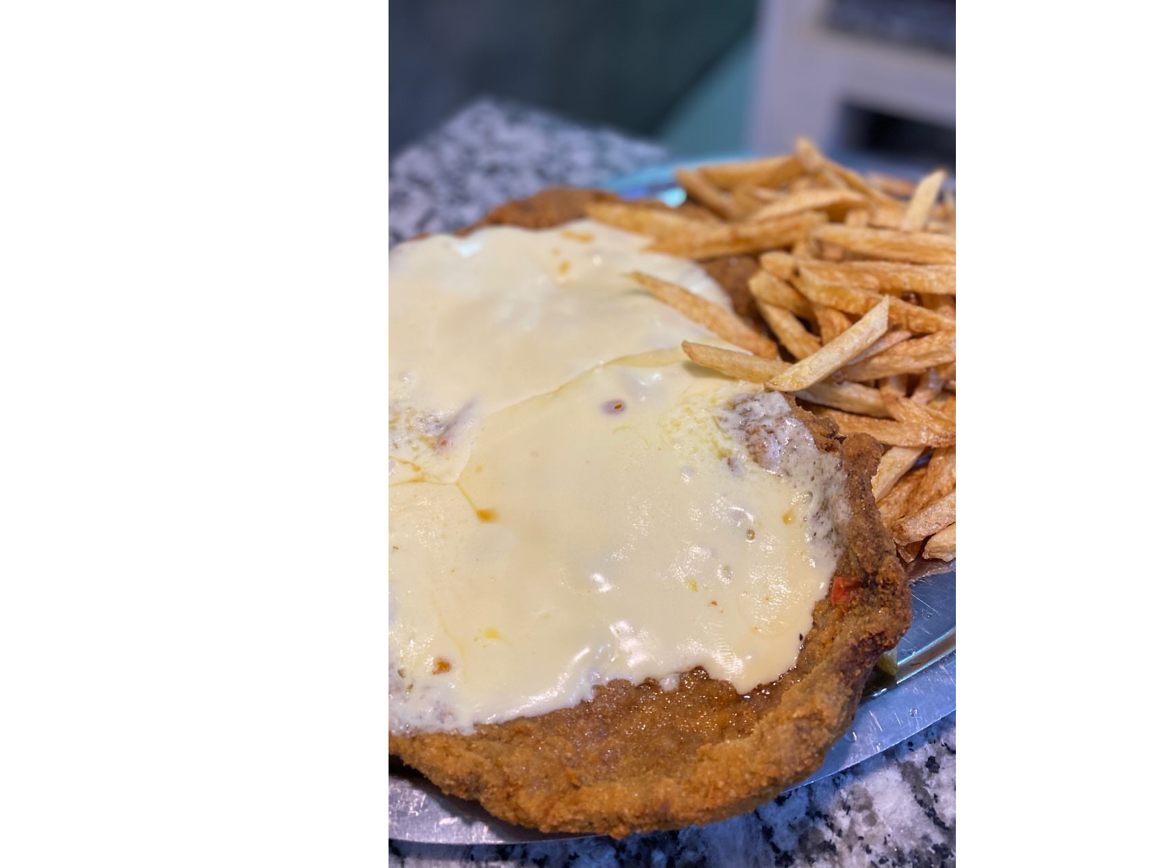 Milanesa con salsas especiales