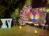 DECO SHIMMER WALL CON ALAS DE NEON LED