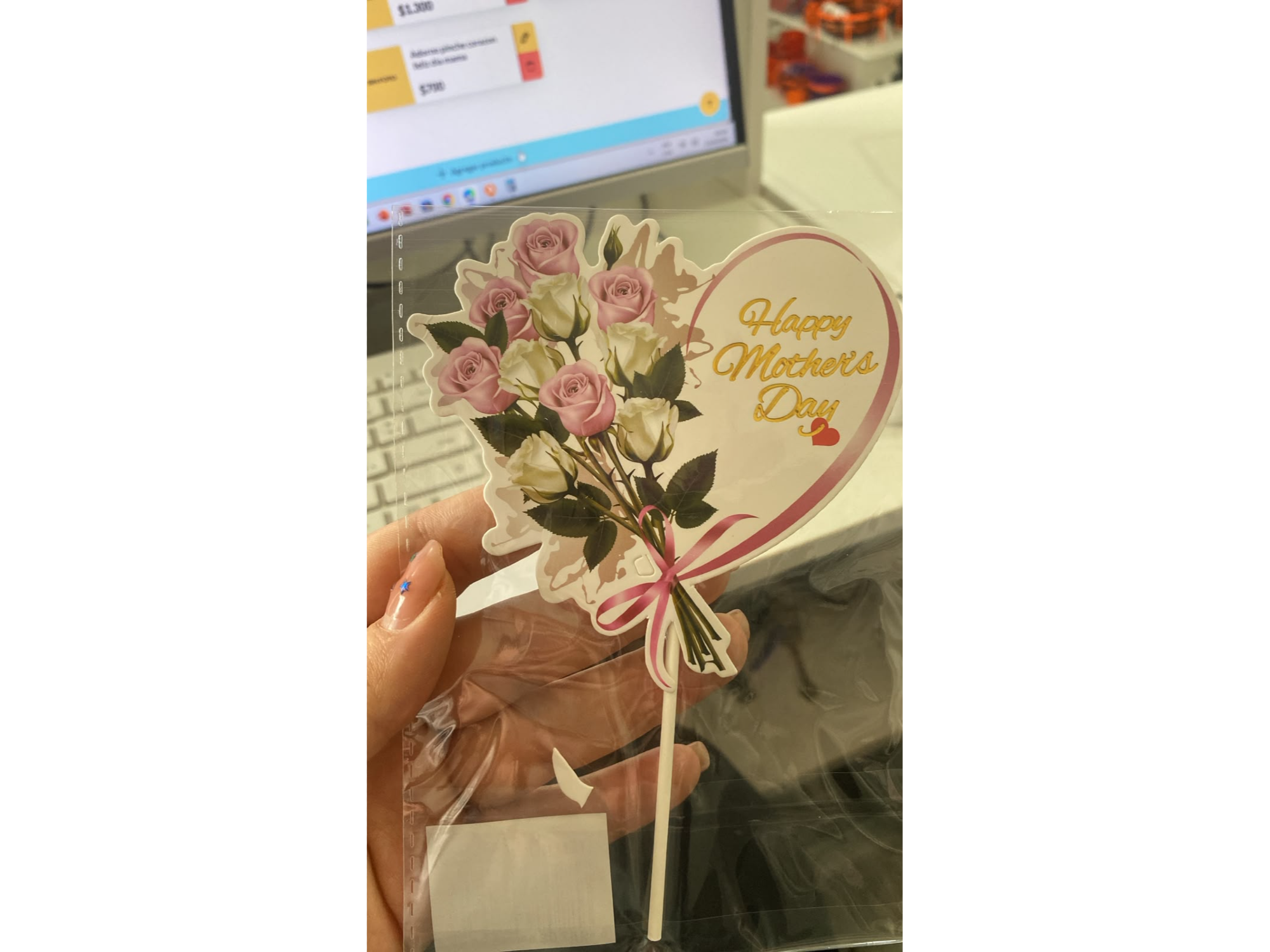 Adorno pinche corazon con rosas feliz dia mama