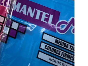 Mantel plastico rectangular liso CELESTE (1,20x1,80)
