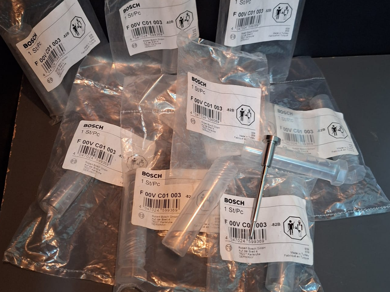 F 00V C01 003 - JUEGO VALVULAS BOSCH INYECTOR COMMON RAIL - PEUGEOT / CITROEN