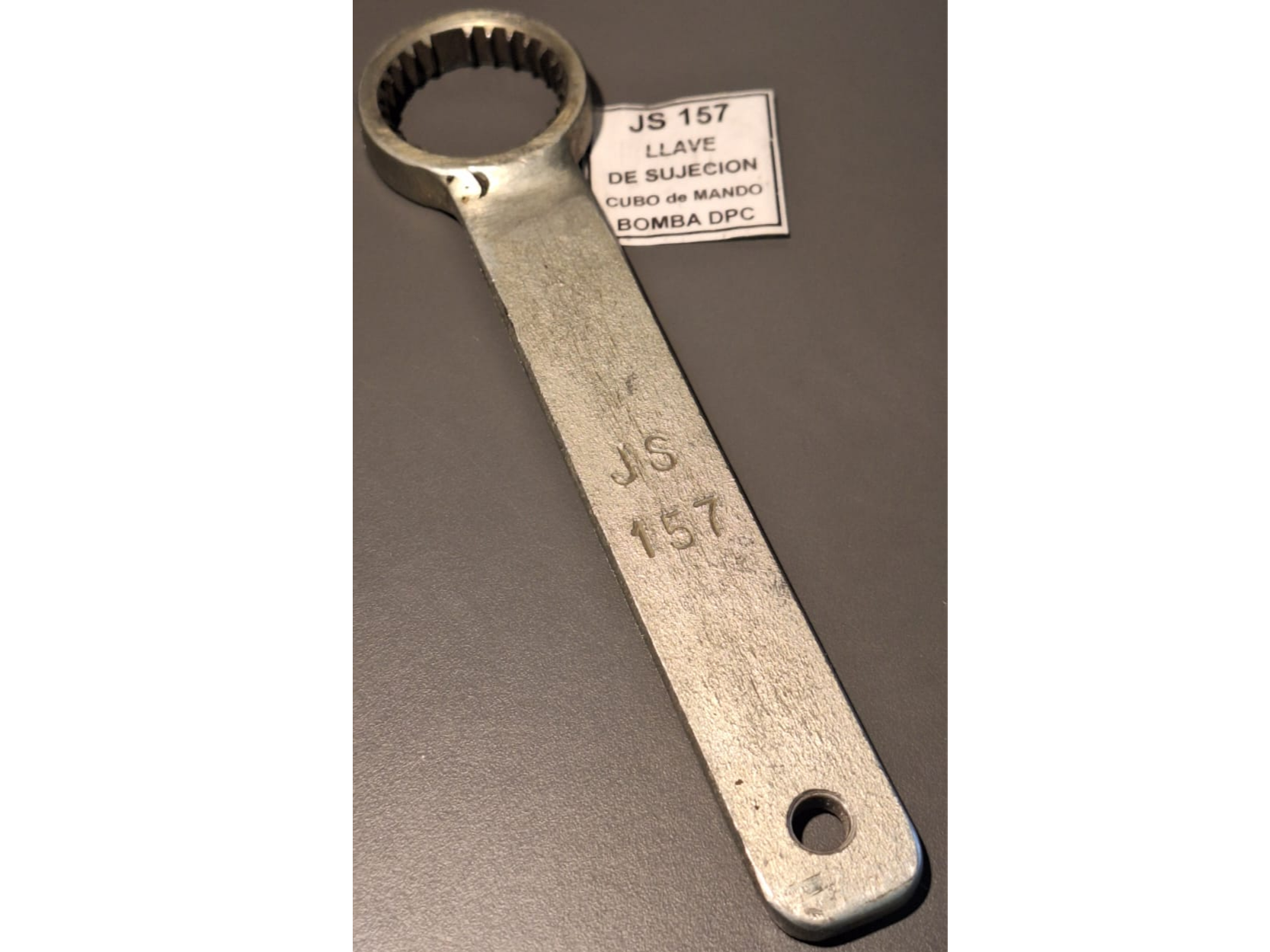 JS 157 - LLAVE SUJECION CUBO MANDO