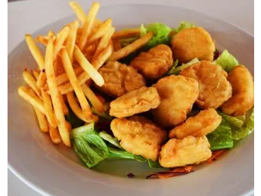 NUGGETS DE POLLO CON FRITAS