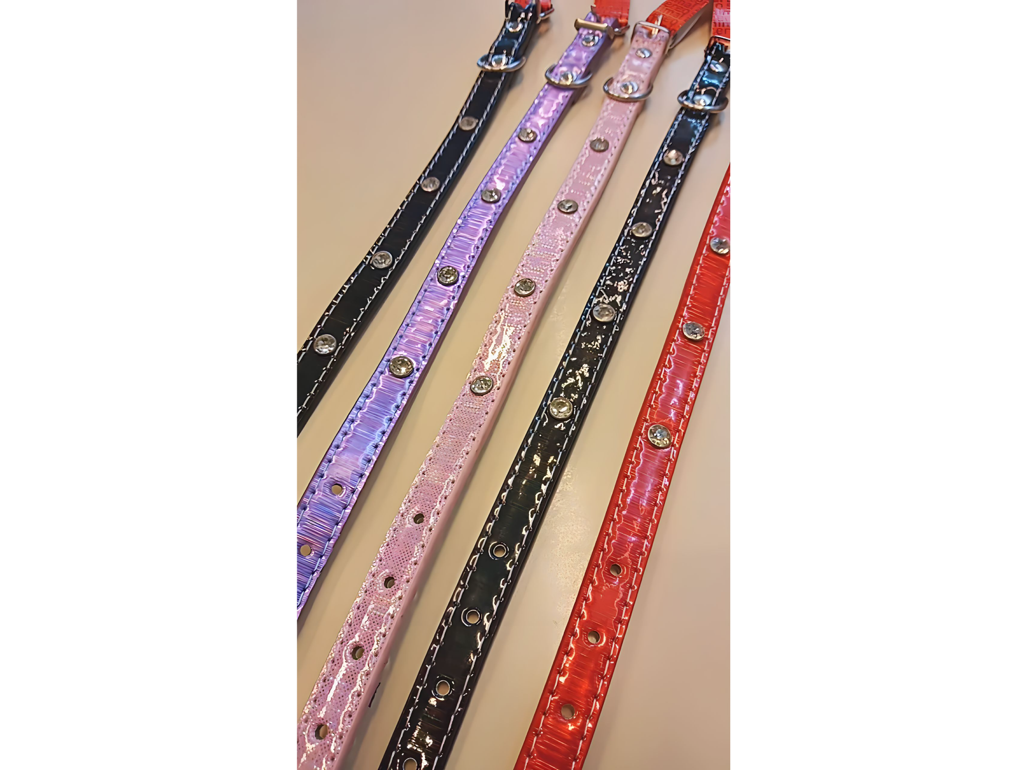 Collar de cuerina c/ strass (art 1267)