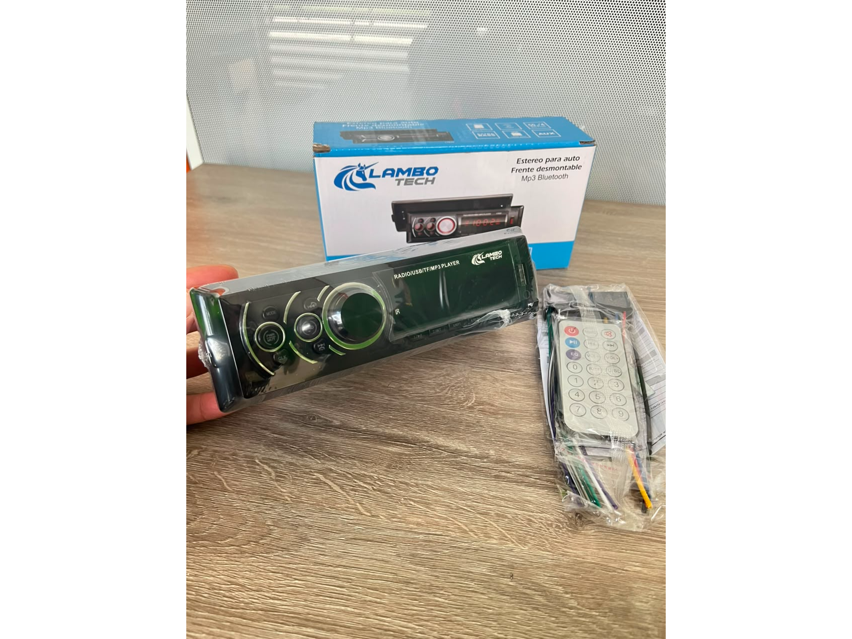 STEREO DESMONTABLE P/AUTO C/USB LAMBOTECH