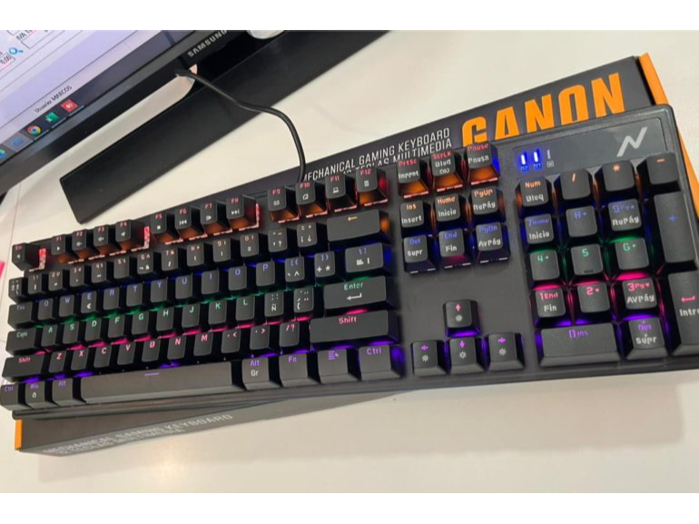 TECLADO MECANICO RETROILUMINADO NOGA GANON
