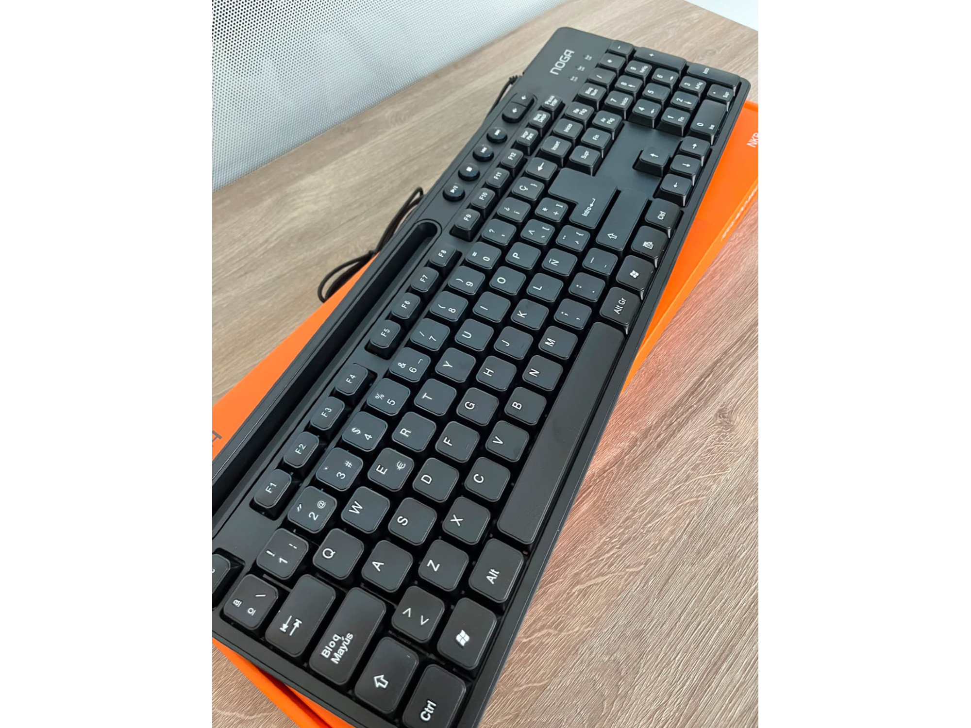 TECLADO USB MULTIMEDIA NKB-1300