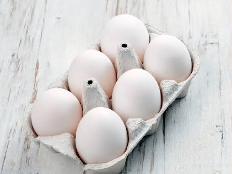 MEDIA DOCENA DE HUEVOS