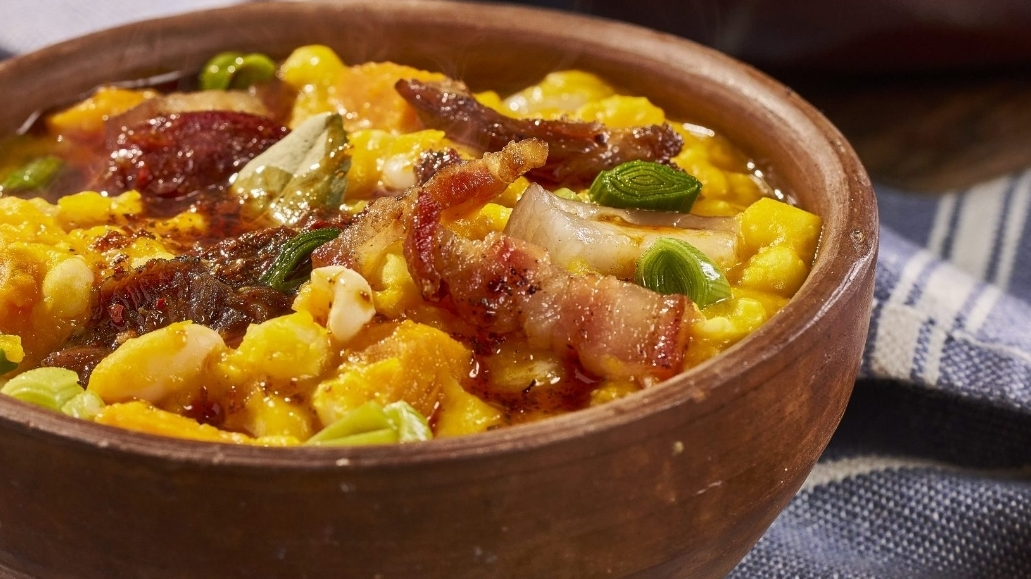 Porotos,maíz blanco, especias TODO PARA EL LOCRO