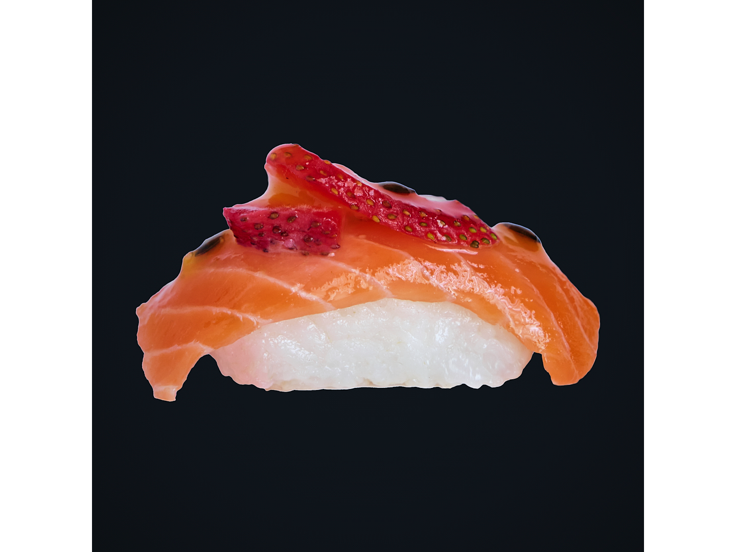 NIGIRI DE SALMON CORONADO CON FRUTILLA Y SALSA DE MANGO/ MARACUYA