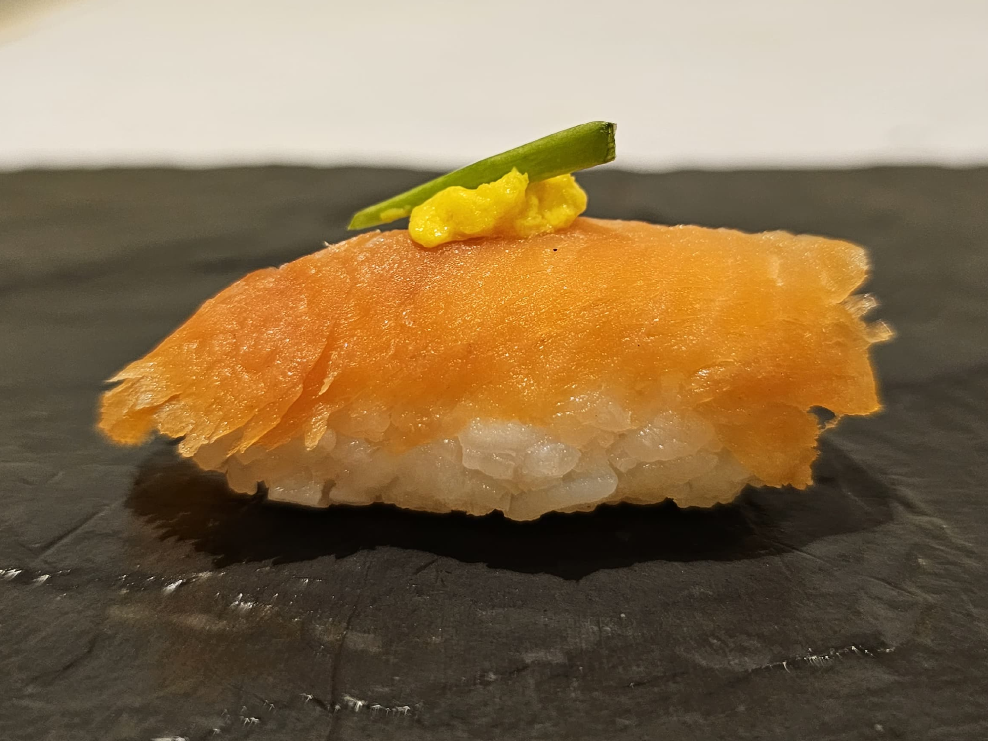 NIGIRI DE TRUCHA AHUMADA