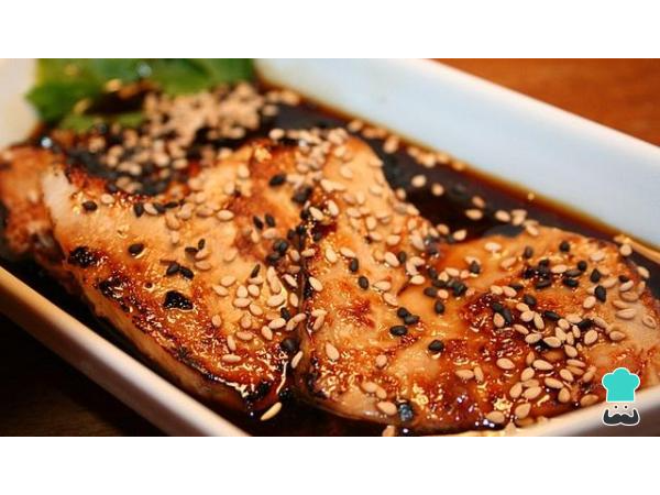 LOMO DE ATUN ROJO MARIDADO EN SALSA TERIYAKI