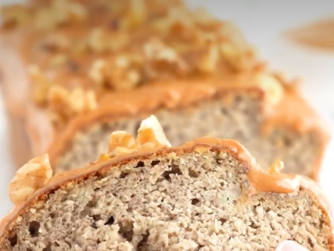BUDÍN MARMOLADO Y CREMA DE MANÍ