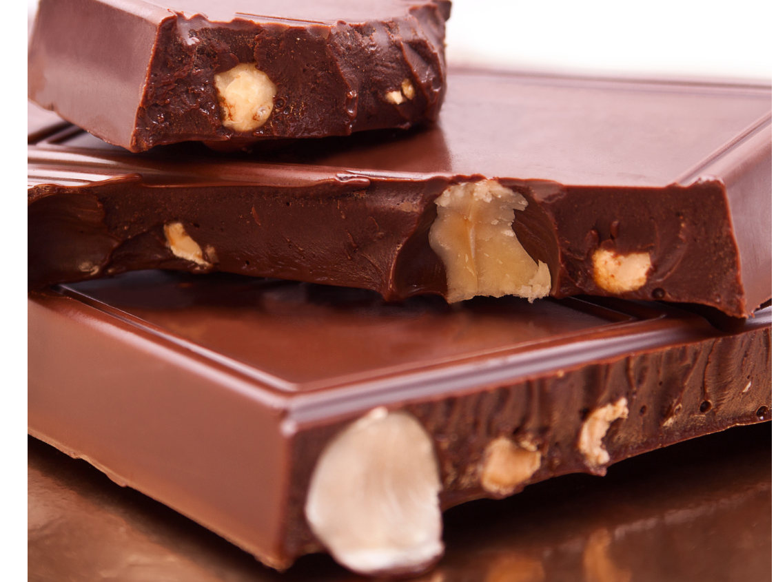 CHOCOLATE NEGRO CON MANÍ X 150 GRS.